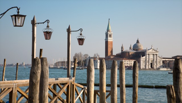 Le-briccole-di-Venezia-usate-per-ormeggiare-le-barche-diventano-gioielli-640x363
